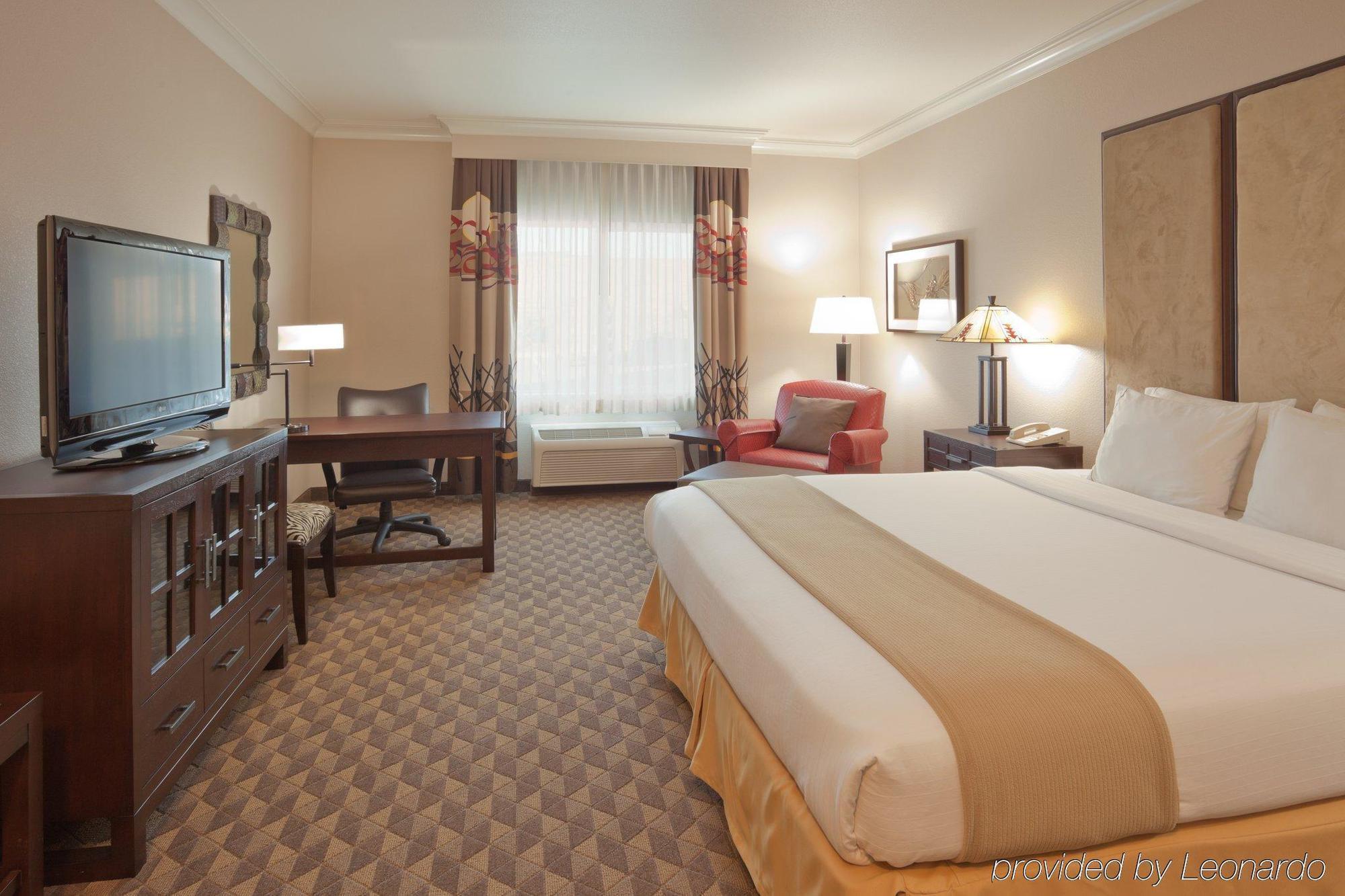 Holiday Inn Express Hotel & Suites Arcata/Eureka-Airport Area By Ihg McKinleyville Habitación foto